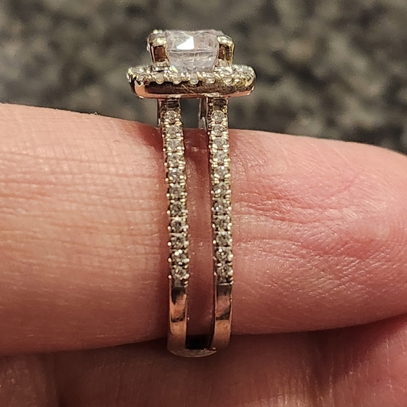 Beautiful 18k gold and diamond ring from Simon G in very good condition. - Picture 6 of 13